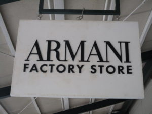 アルマーニのスーツはアウトレットがおすすめ!!人気高級スーツの価格が 